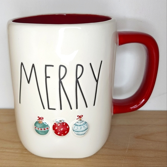 🆕️ Rae Dunn Merry Christmas Mug with Red Interior - Picture 1 of 1